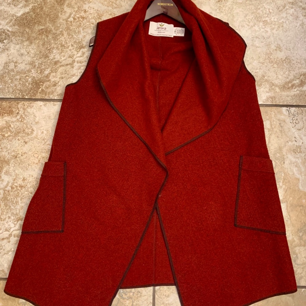 Janska Sleeveless Long Jacket Dk Red